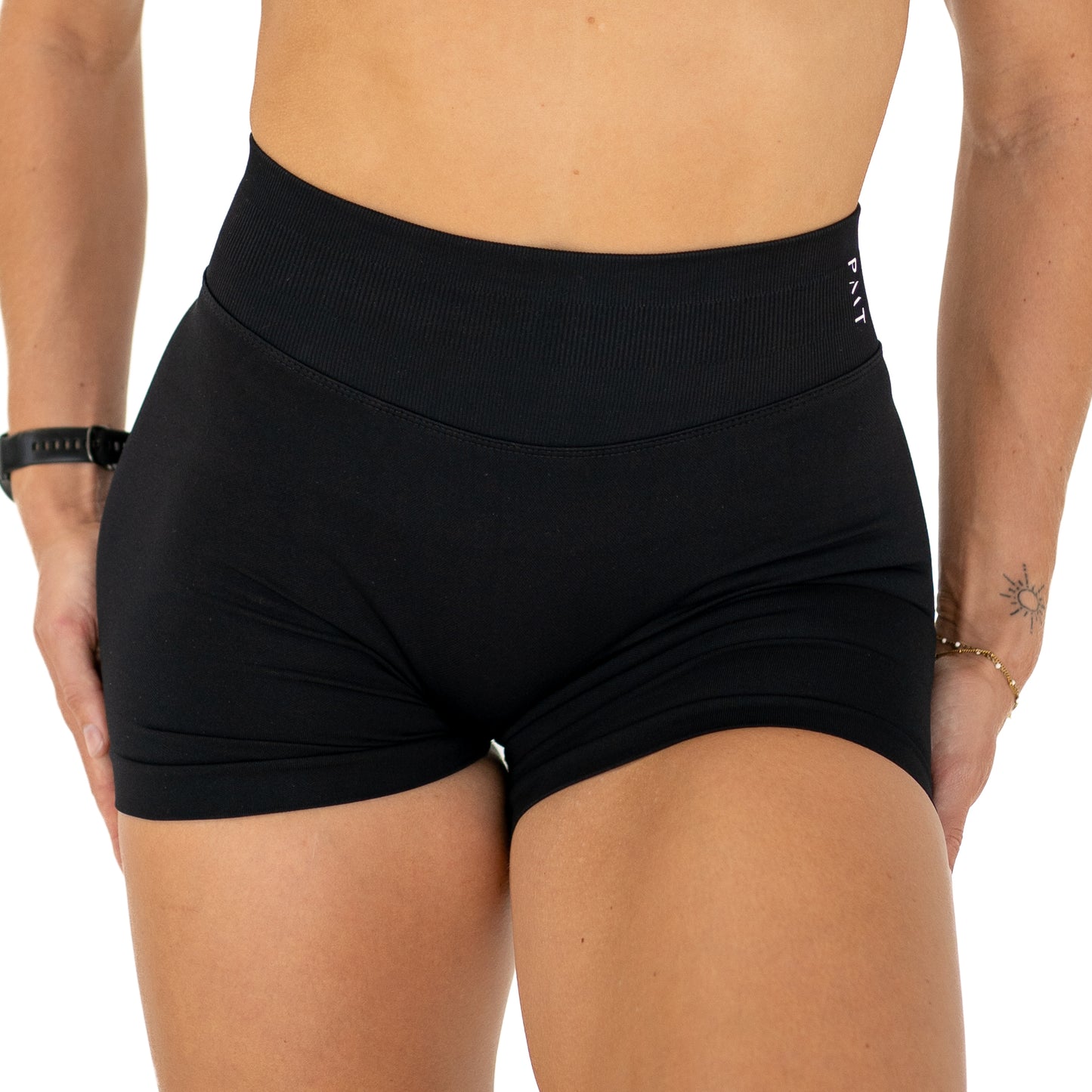 Signature Shorts - Black