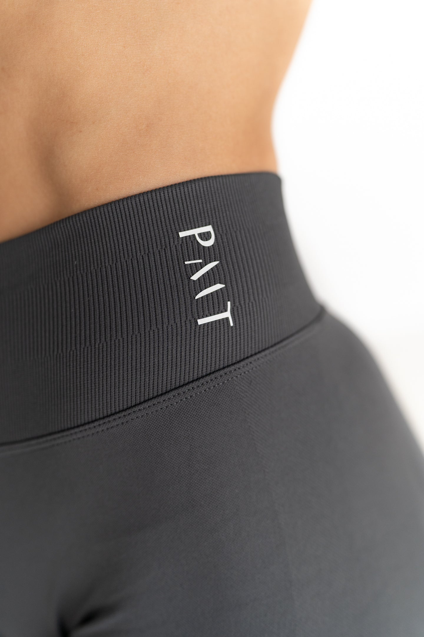 Signature Shorts - Charcoal