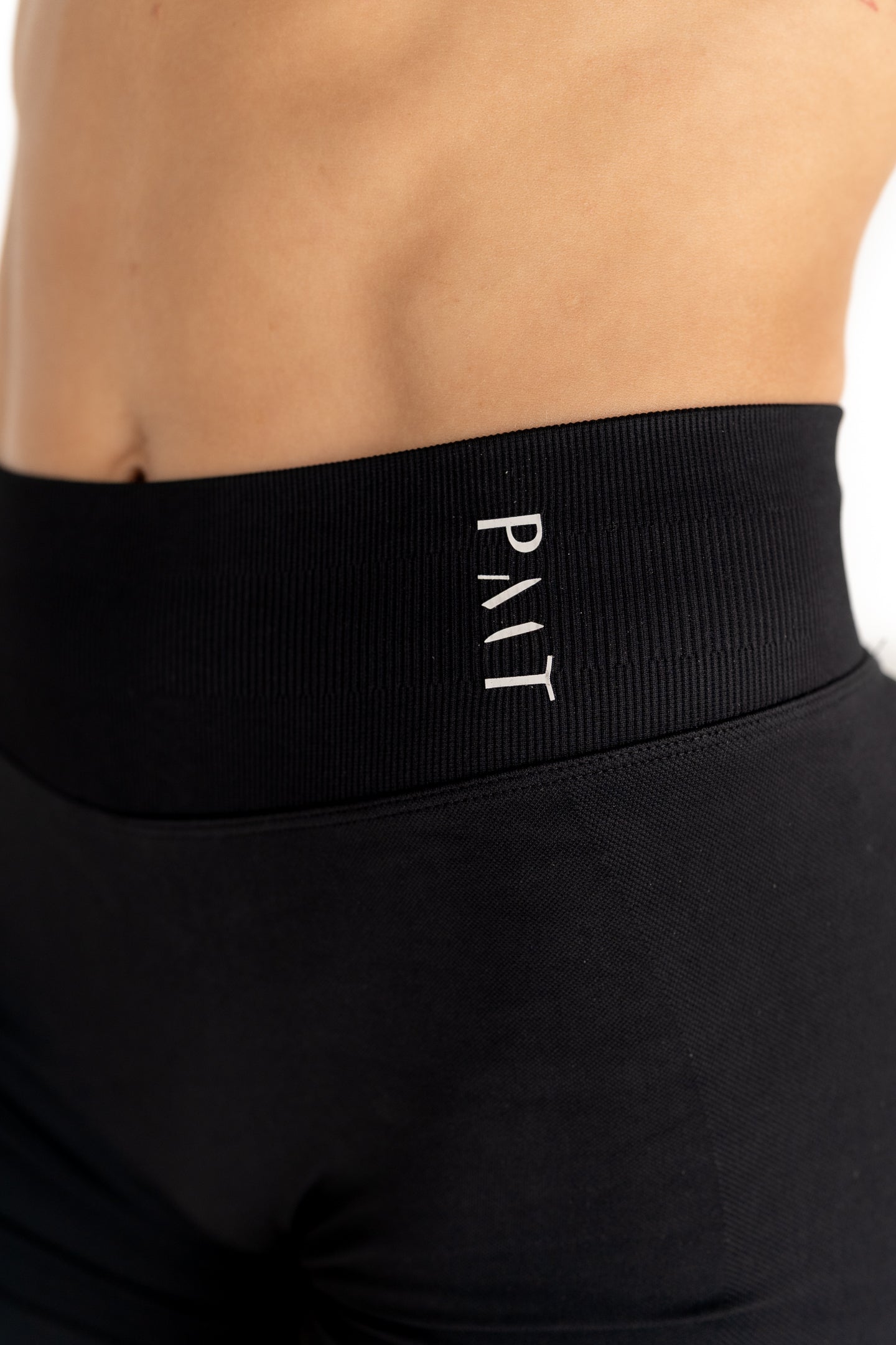 Signature Shorts - Black