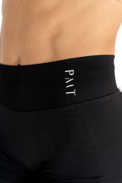 Signature Shorts - Black